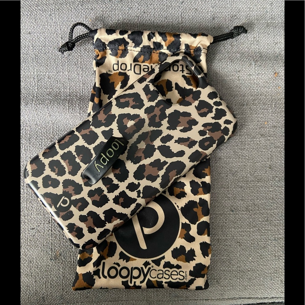 iPhone 11 Leopard Loopy